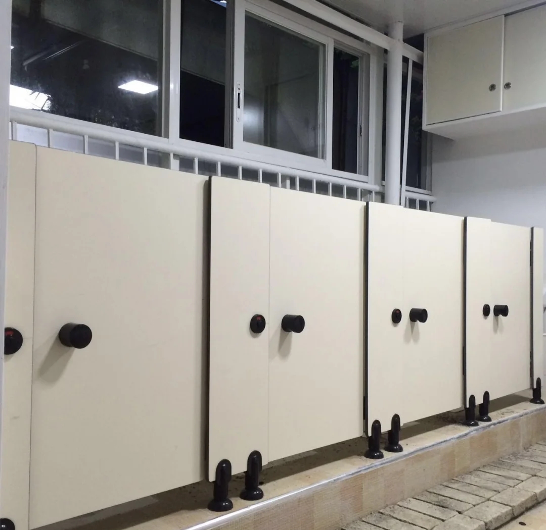 學校衛(wèi)生間隔斷 環(huán)保防潮，守護學生安全